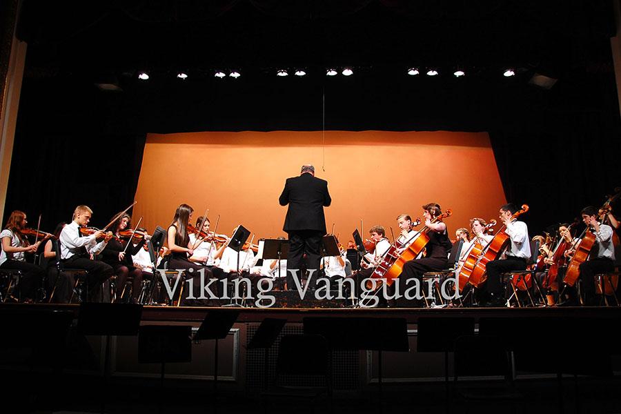 Woodwind%2C+brass+and+percussion+players+from+Puyallup+High+School%E2%80%99s+Symphonic+Wind+and+Percussion+Ensemble++came+onstage+to+form+the+Symphony+Orchestra.